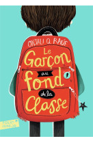 Le garcon au fond de la classe